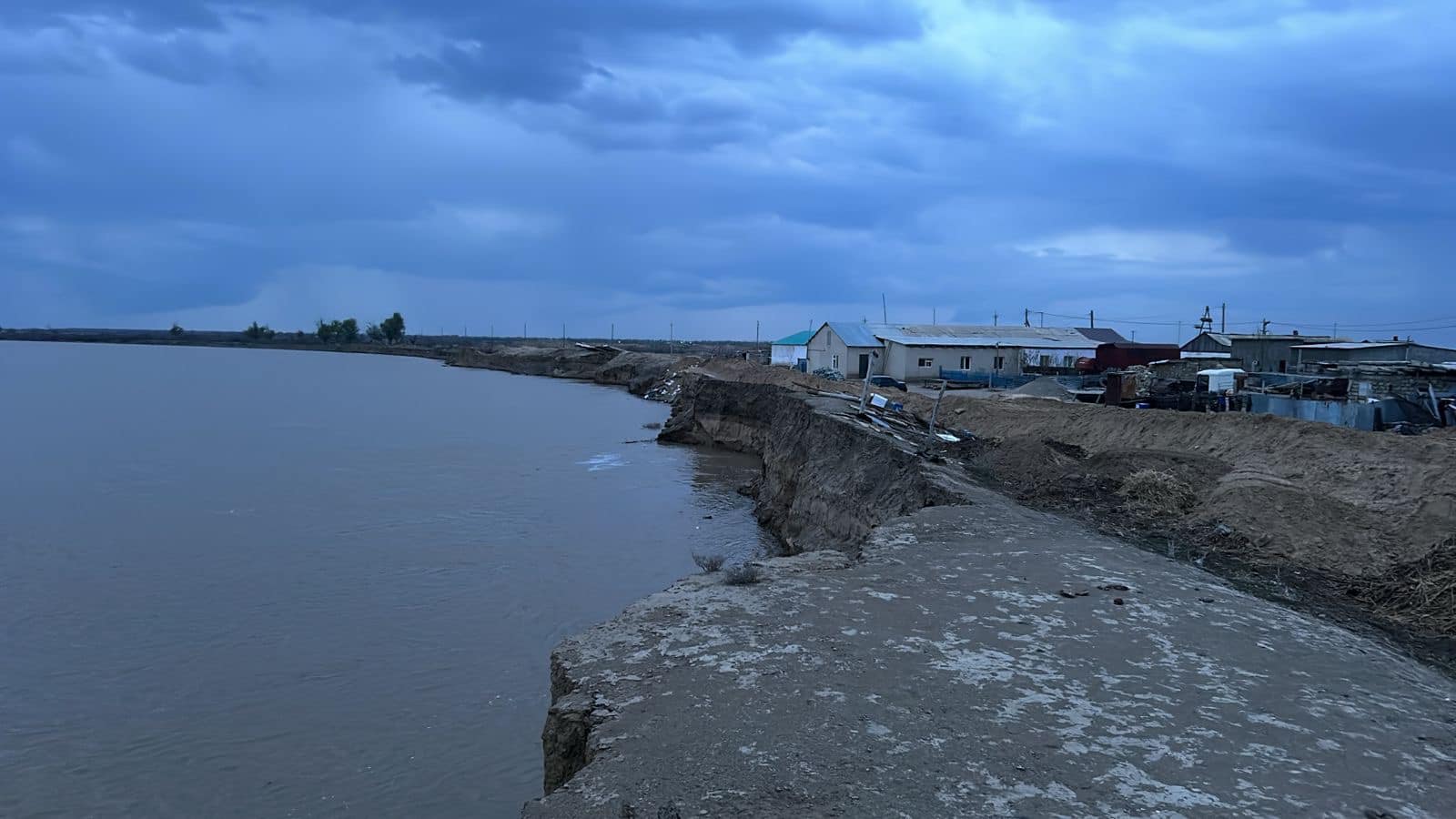 В пригороде Атырау из-за паводка переселят жильцов 16 домов —  Информационный портал CaspianLife