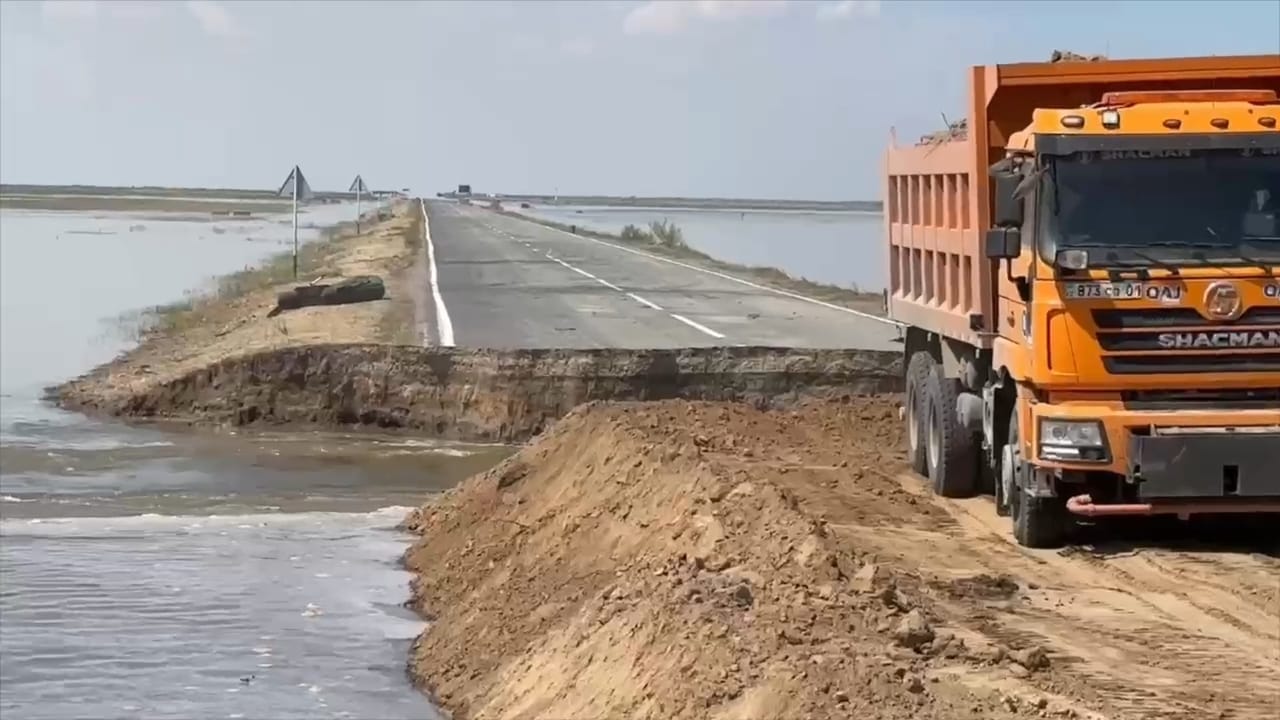 Когда закончится ремонт затопленного участка дороги Атырау-Уральск —  Информационный портал CaspianLife