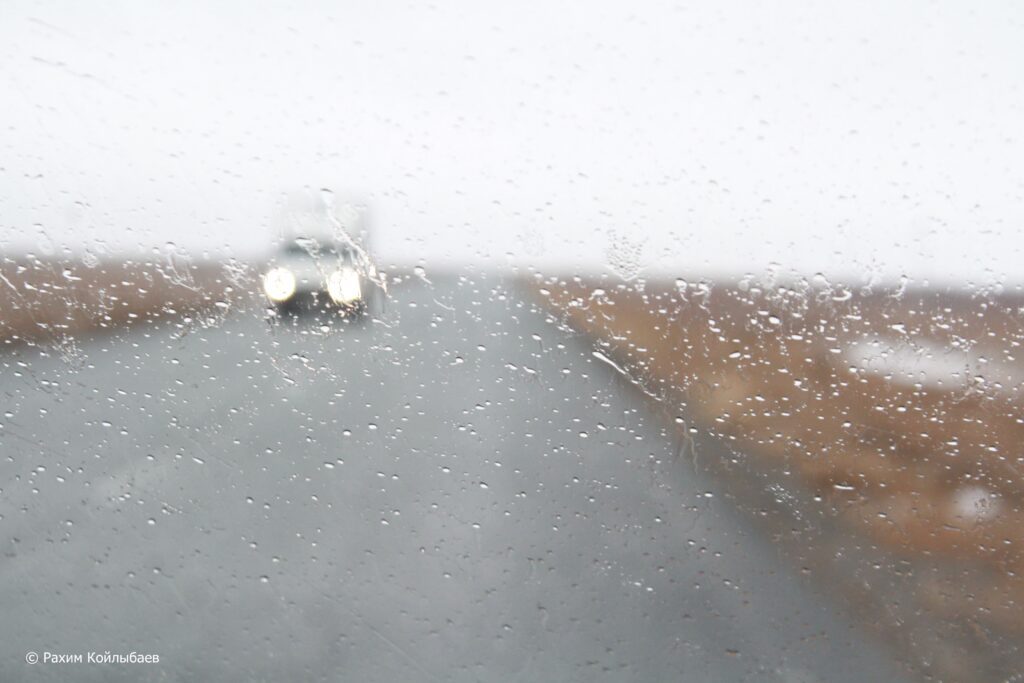 Ограничено движение транспорта на трассе от Уральска до российской границы