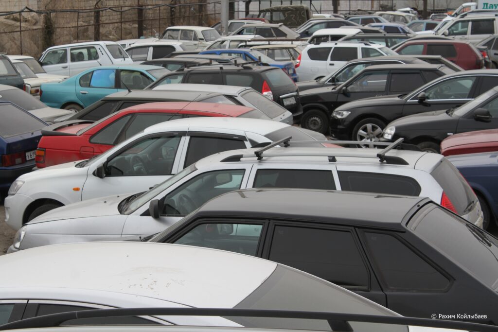 В Атырау за одну неделю 79 автомашин отправлены на штрафстоянку