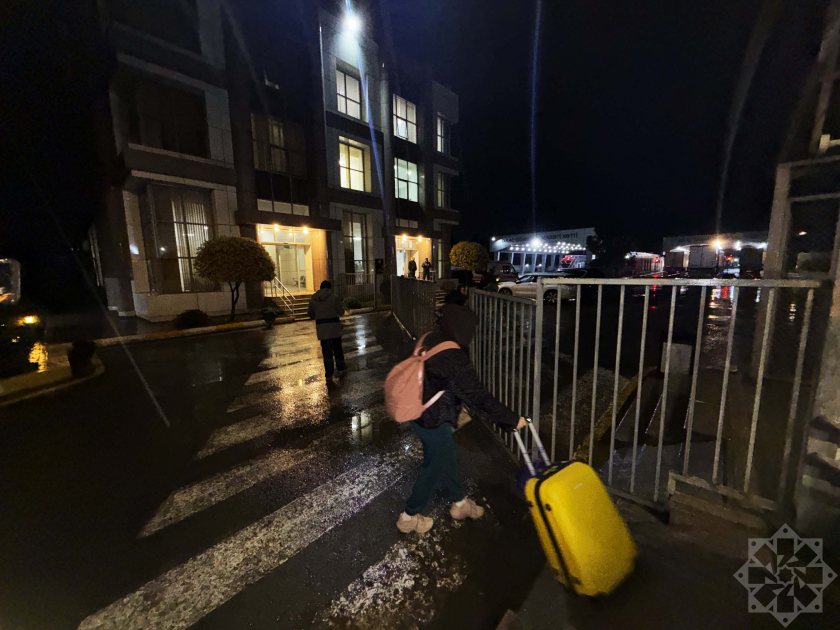 На границе Азербайджана и Ирана встречают бегущих от конфликта