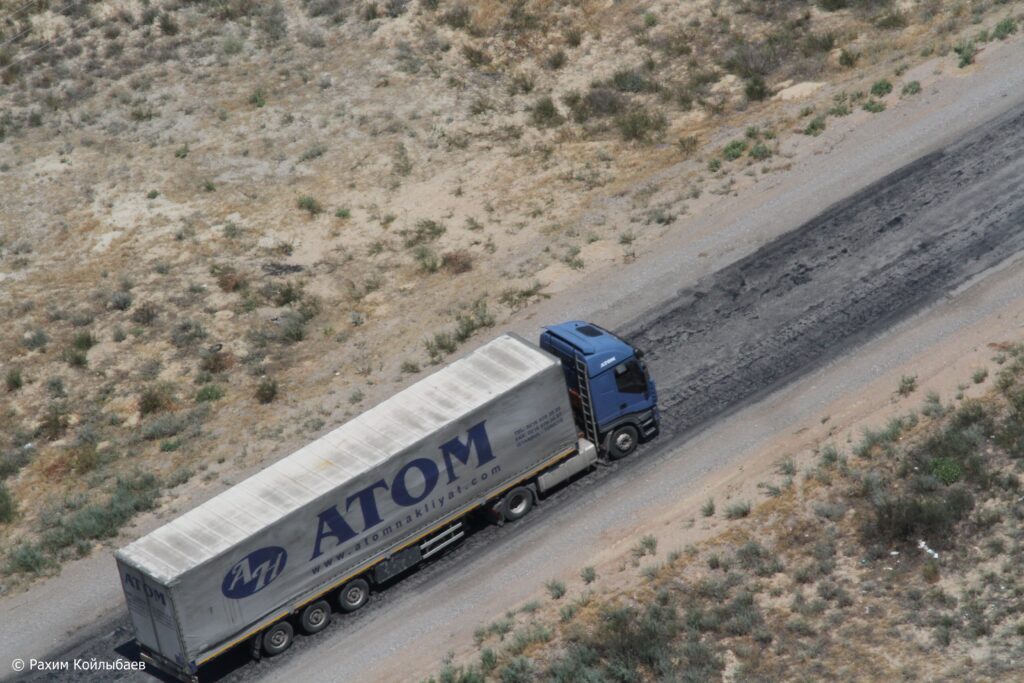 Водители жалуются на состояние трассы Атырау-Уральск