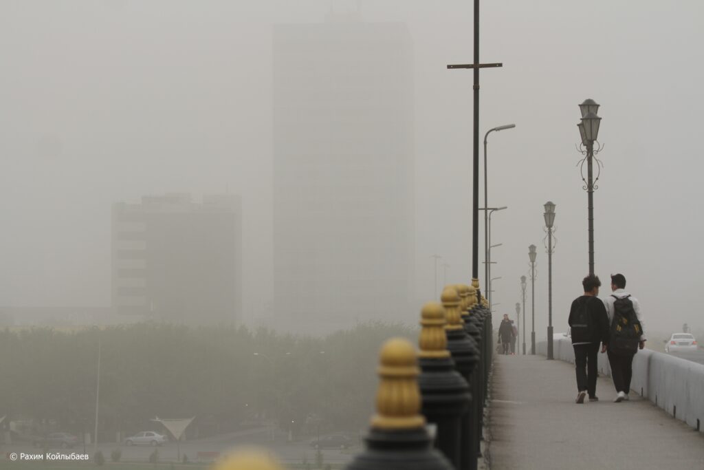 Пыльные бури в Атырау: местные власти в поисках решений проблемы