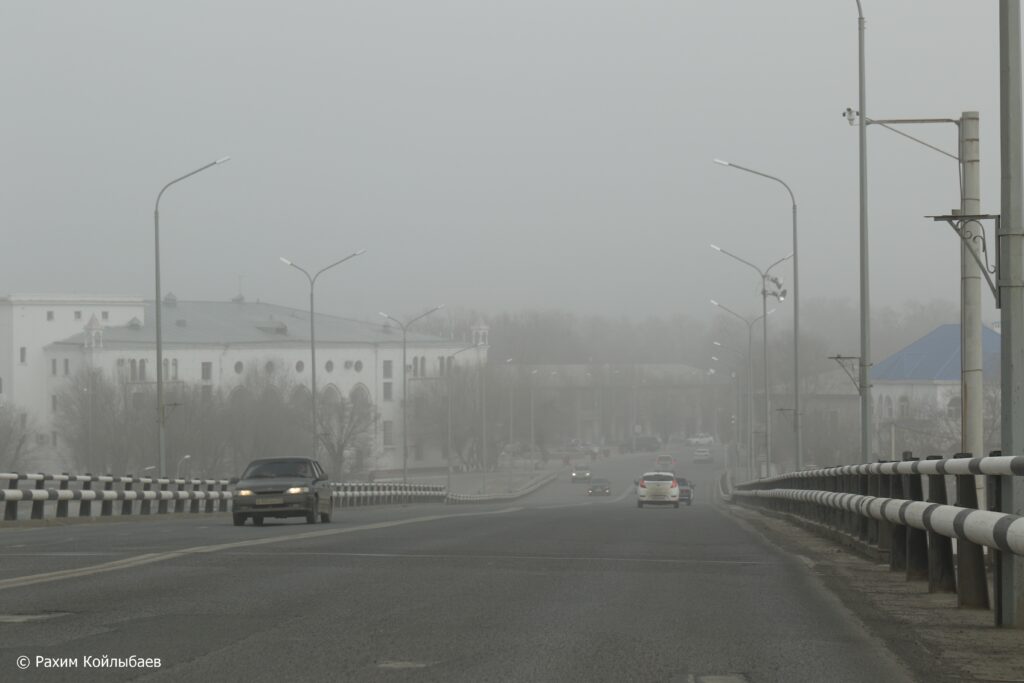 Ветер с моря дул: Атырау накрыла пыльная буря