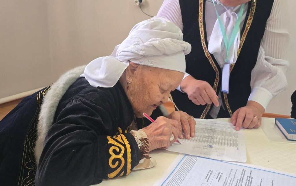 Референдум в Мангыстау: 104-летняя бабушка сделала свой выбор
