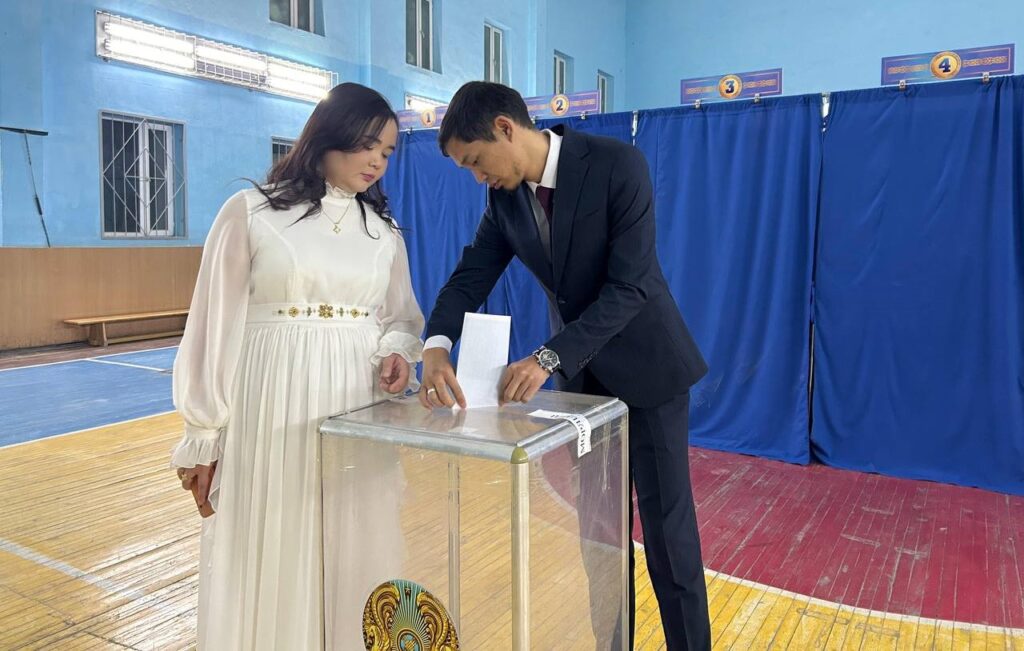 Референдум-2026: Молодая пара из Мангыстау сделала свой выбор