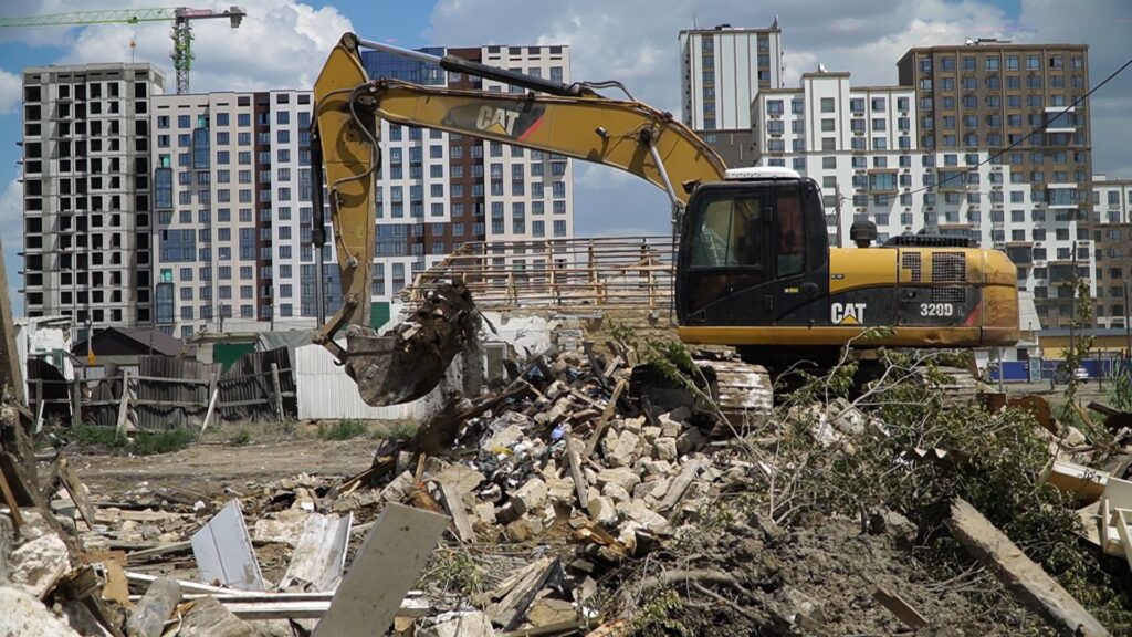 146 аварийных домов снесут в Атырау в 2026 году
