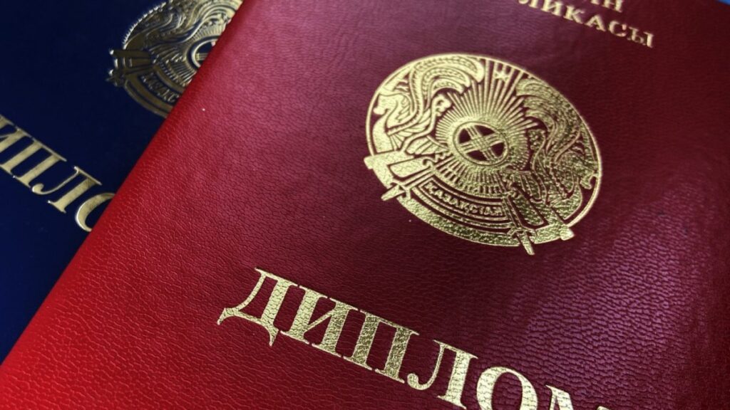 В Атырау 269 выпускников-грантников не отработали обязательства перед государством