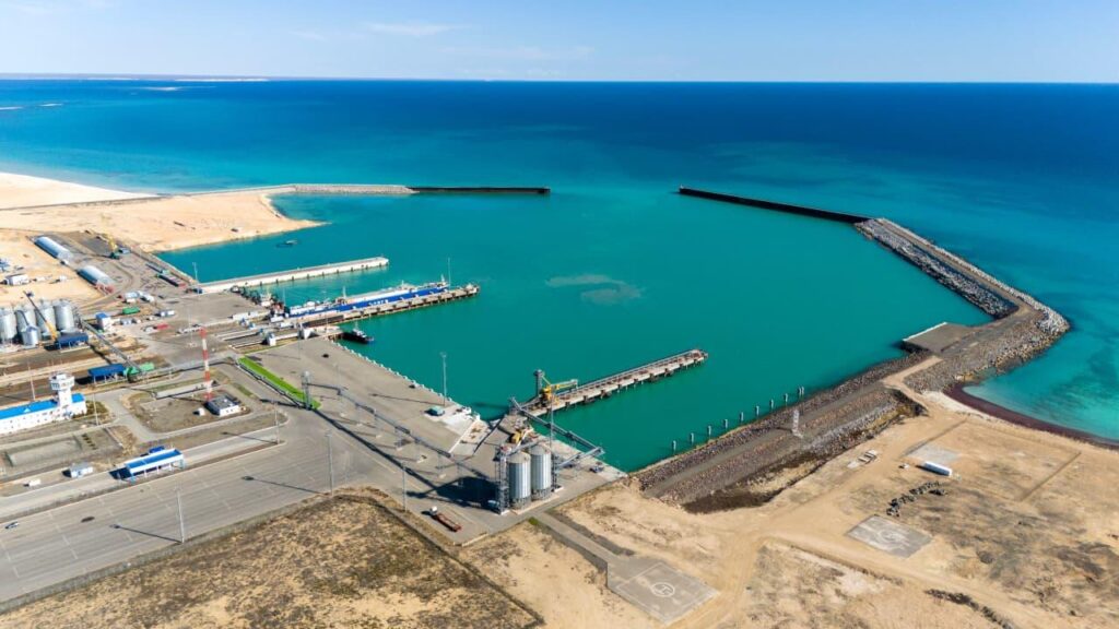 884,8 тыс. тонн грузов за полгода: порт Курык нарастил показатели