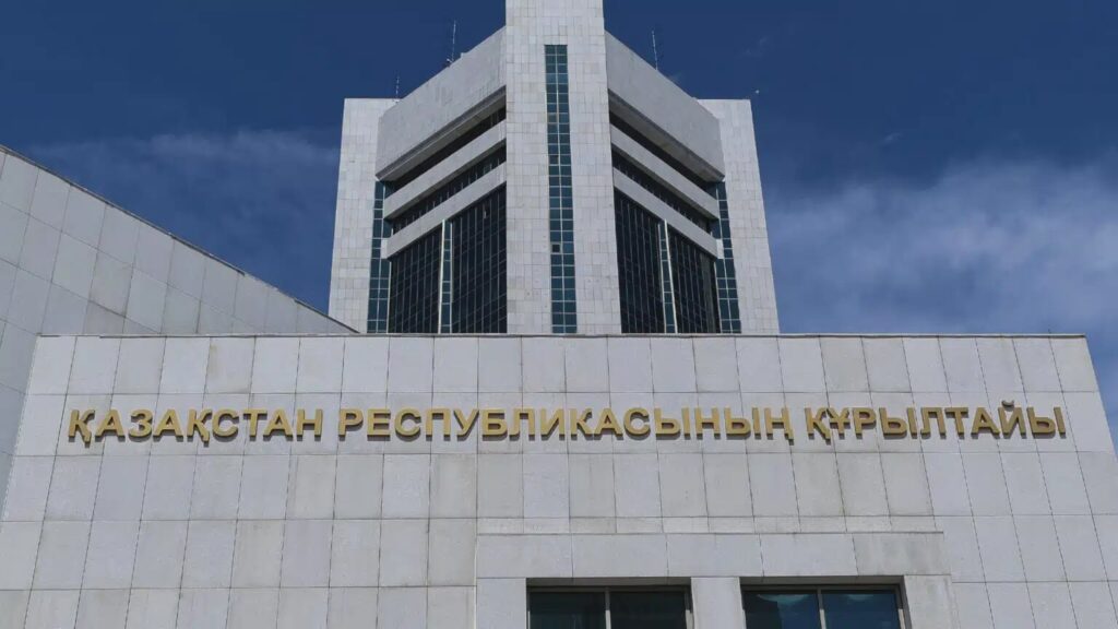 Даже поздравления с днем рождения под запретом: Курултай ужесточил этику депутатов