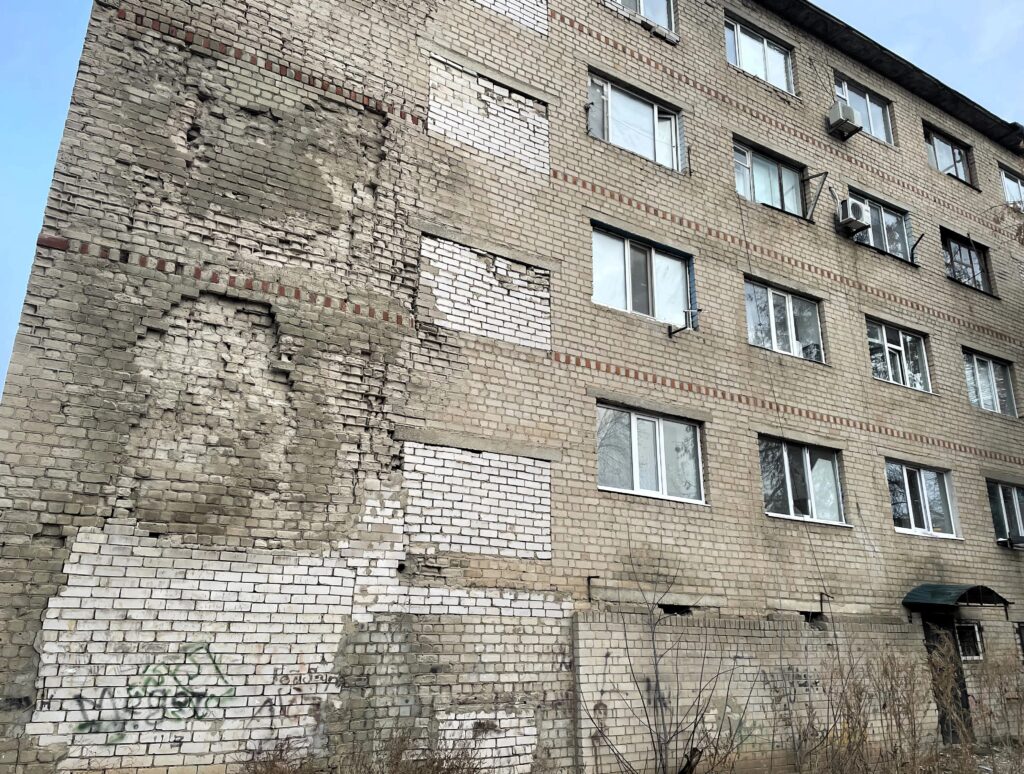 В общежитии в Актобе 25 семей живут в аварийных условиях